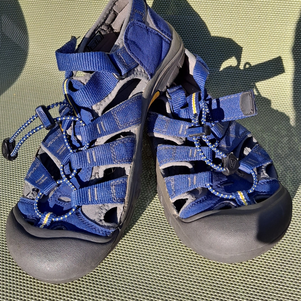 Keen Women's Size 6 Newport H2 Waterproof Closed Back Sandals Blue/Grey